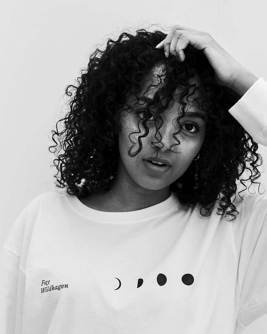 FAY WILDHAGEN HVIT LEAVE ME TO THE MOON LONGSLEEVE